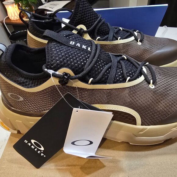 MENS OAKLEY LIGHT SHIELD - BROWN/BLACK/BEIGE HIKING TRAIL MENS SIZE 10 SHOES NEW - Picture 2 of 14